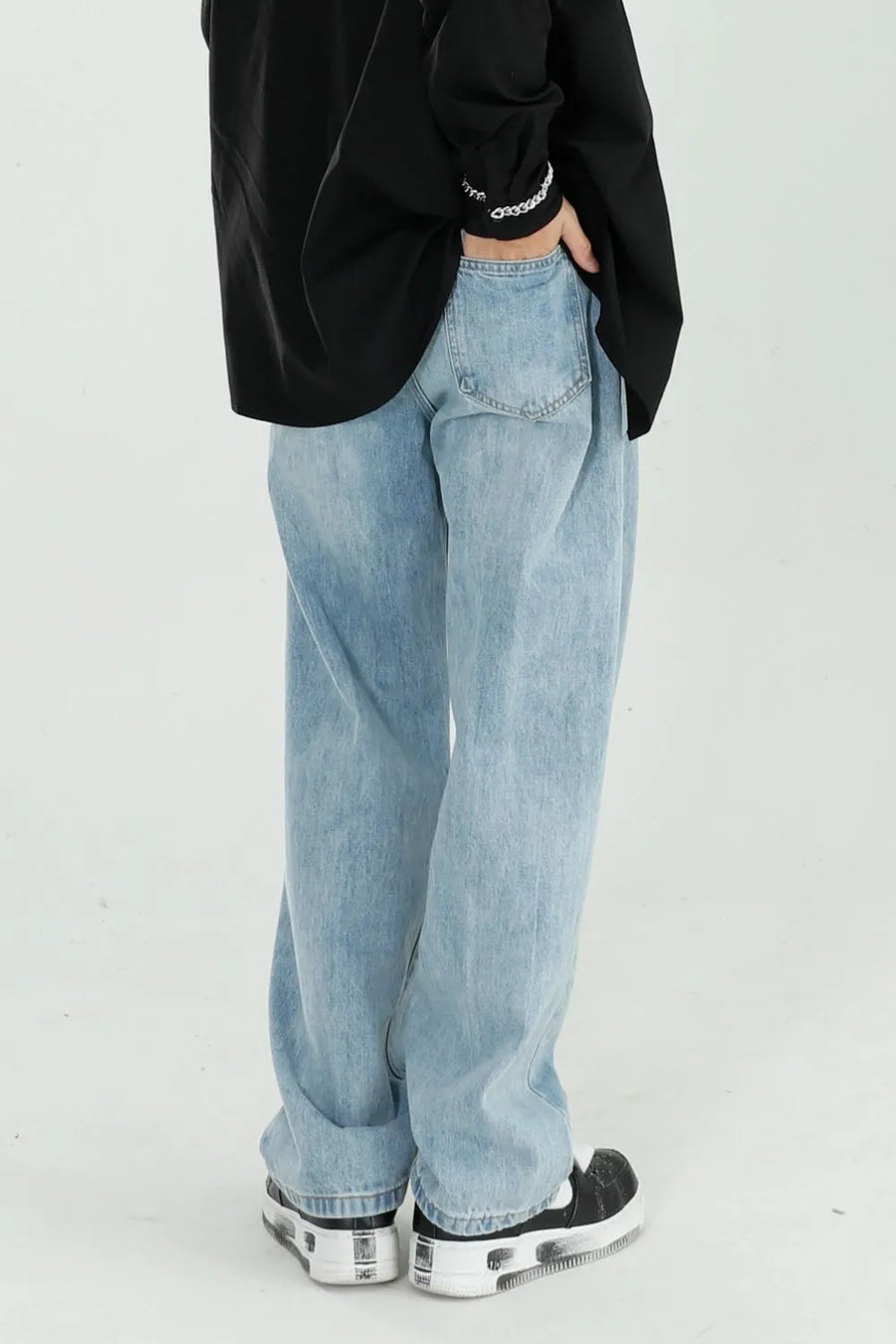 Relaxed fit light wash denim jeans with wide legs and a casual style.