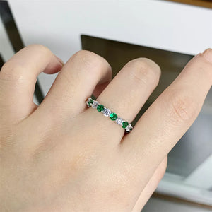 925 sterling silver, Growing high-carbon diamonds Care instructions: Avoid weari ring in emerald green with band silhouette