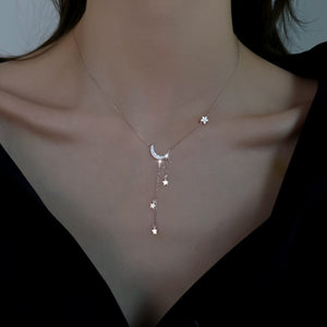 necklace in silver featuring zircon embellishment and delicate fit