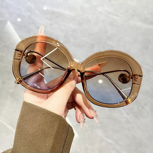PC Frame material: Metal-plastic hybrid Lens material: Polycarbonate Temple mate sunglasses in Brown with oversized