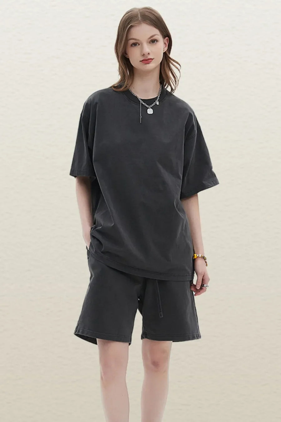 Oversized washed cotton crewneck t-shirt in dark gray with crew neck and short sleeves.