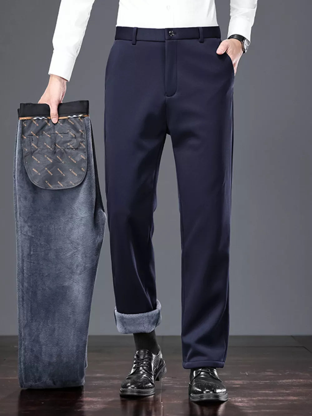 trousers in navy blue featuring pocketed and straight fit