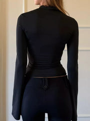 t-shirt in Red with cutout and waist-length