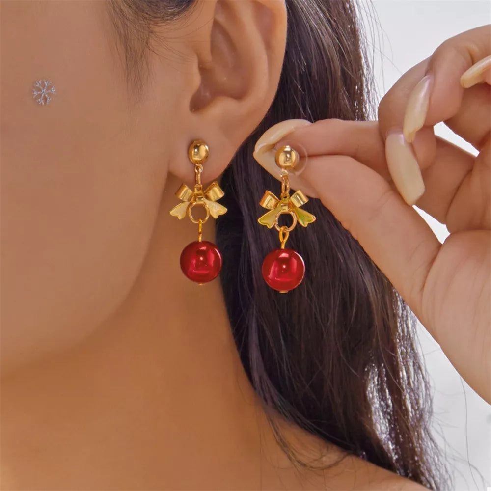 earrings in gold featuring 18K gold-plated and drop fit