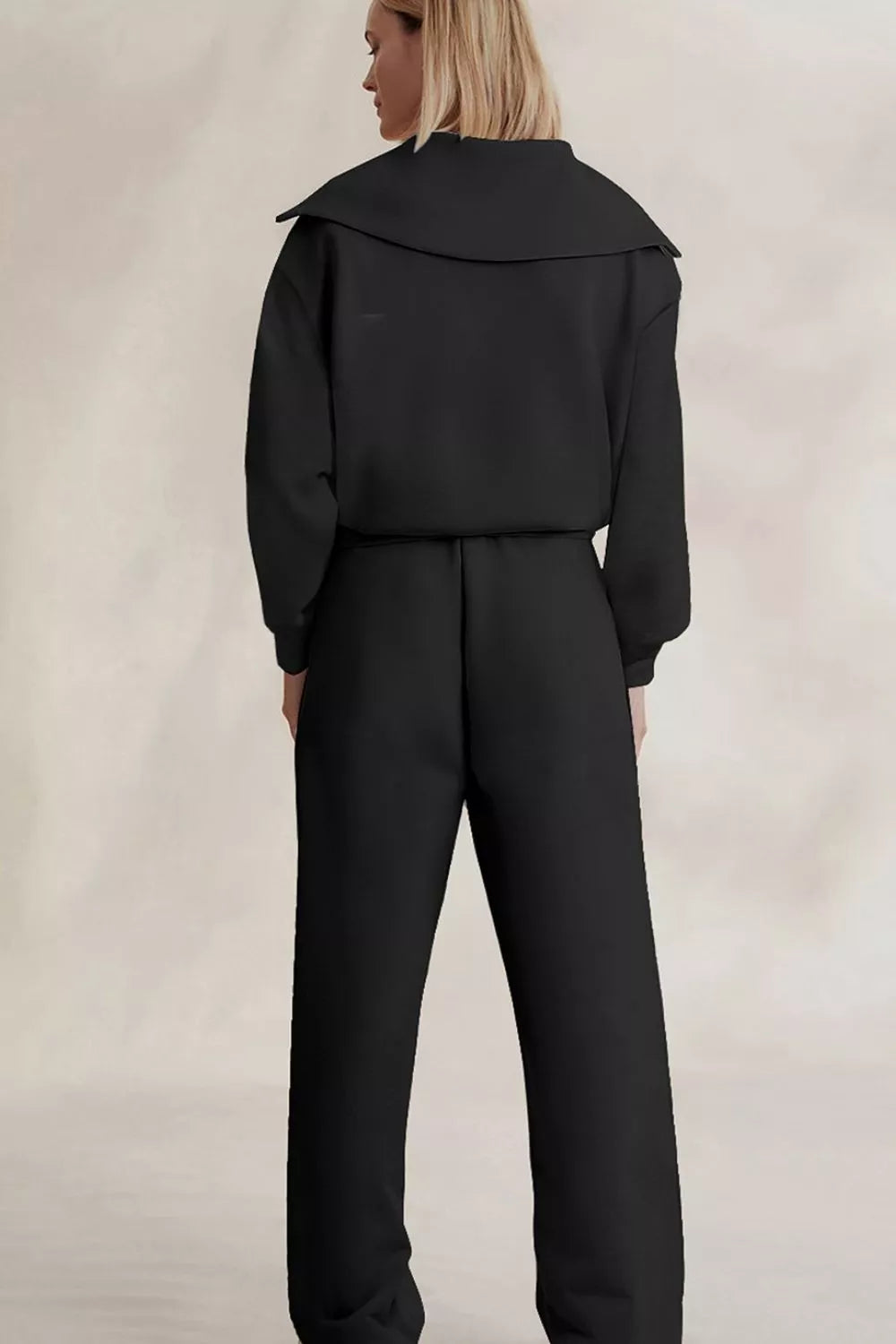 Black sweatshirt and sweatpants set with seam detail and long sleeve