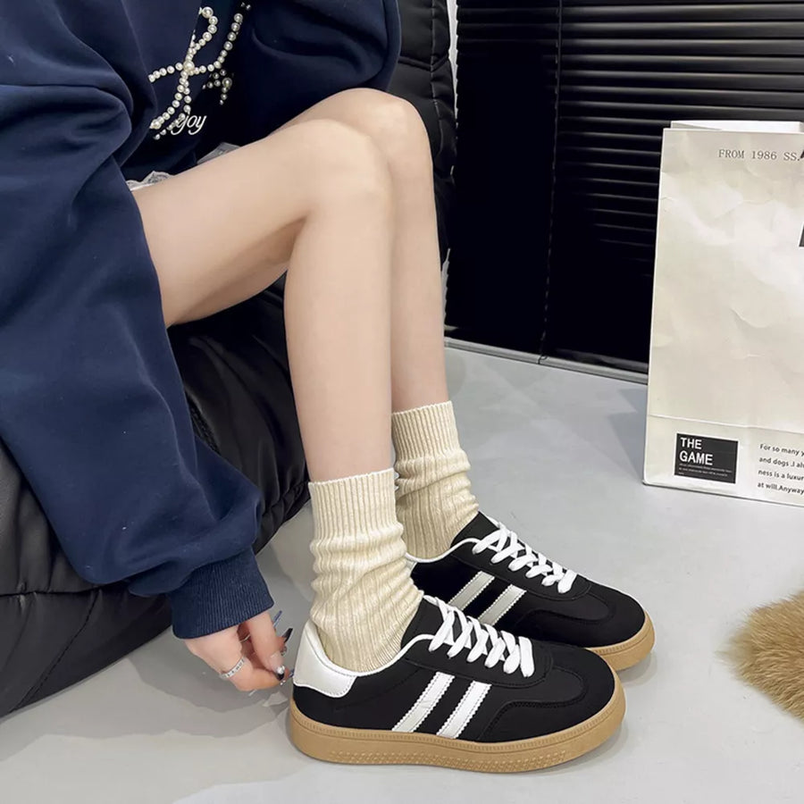 Round Toe Lace Up Sneakers in Black
