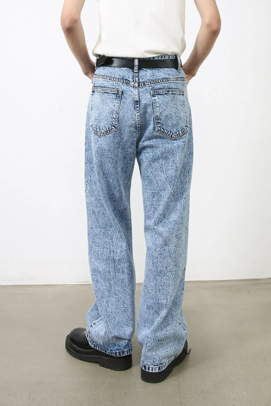Acid wash wide-leg jeans in medium blue denim with a relaxed fit.