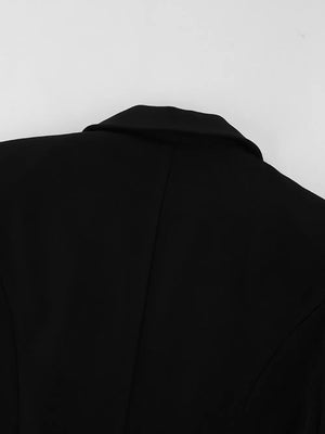 blazer in black with notch lapel and long sleeve