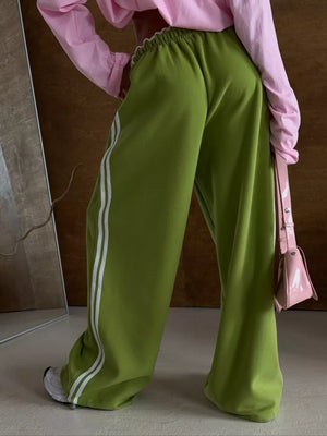 sweatpants in Green with striped and drawstring