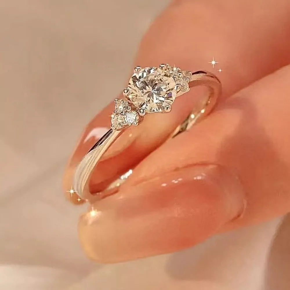1 Carat Moissanite 925 Sterling Silver Ring in clear with moissanite stones