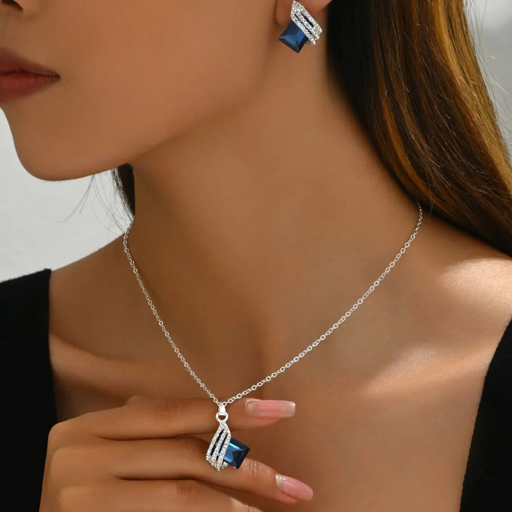 jewelry set in silver featuring crystal embellishment and regular fit