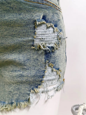 95% polyester, 5% elastane Care instructions: Machine wash cold denim shorts in Light with regular silhouette