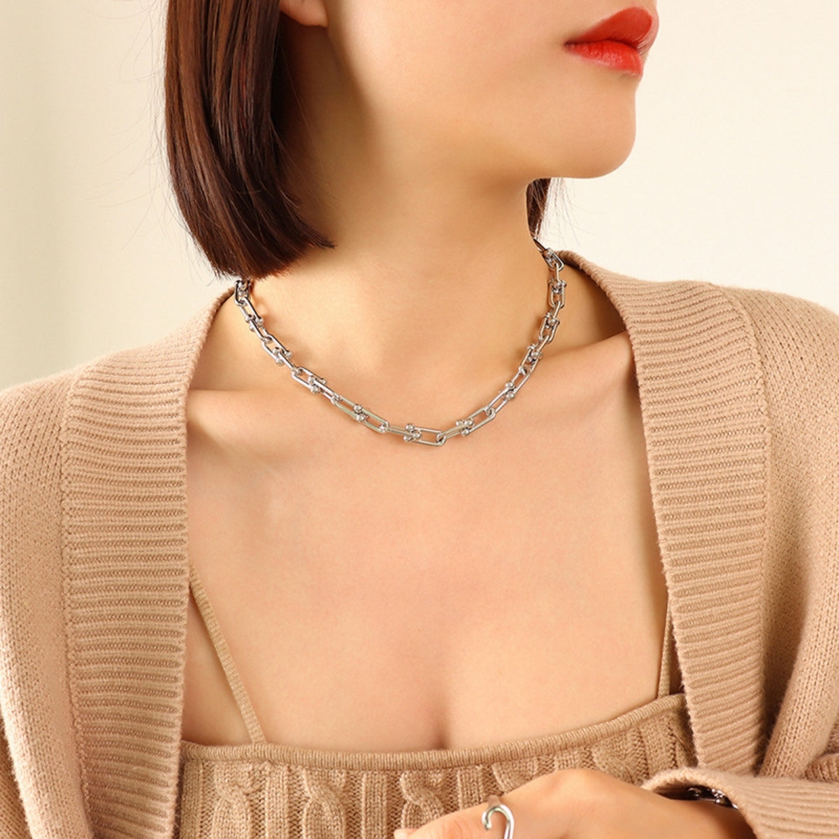 Silver chunky chain collar necklace with interlocking links.