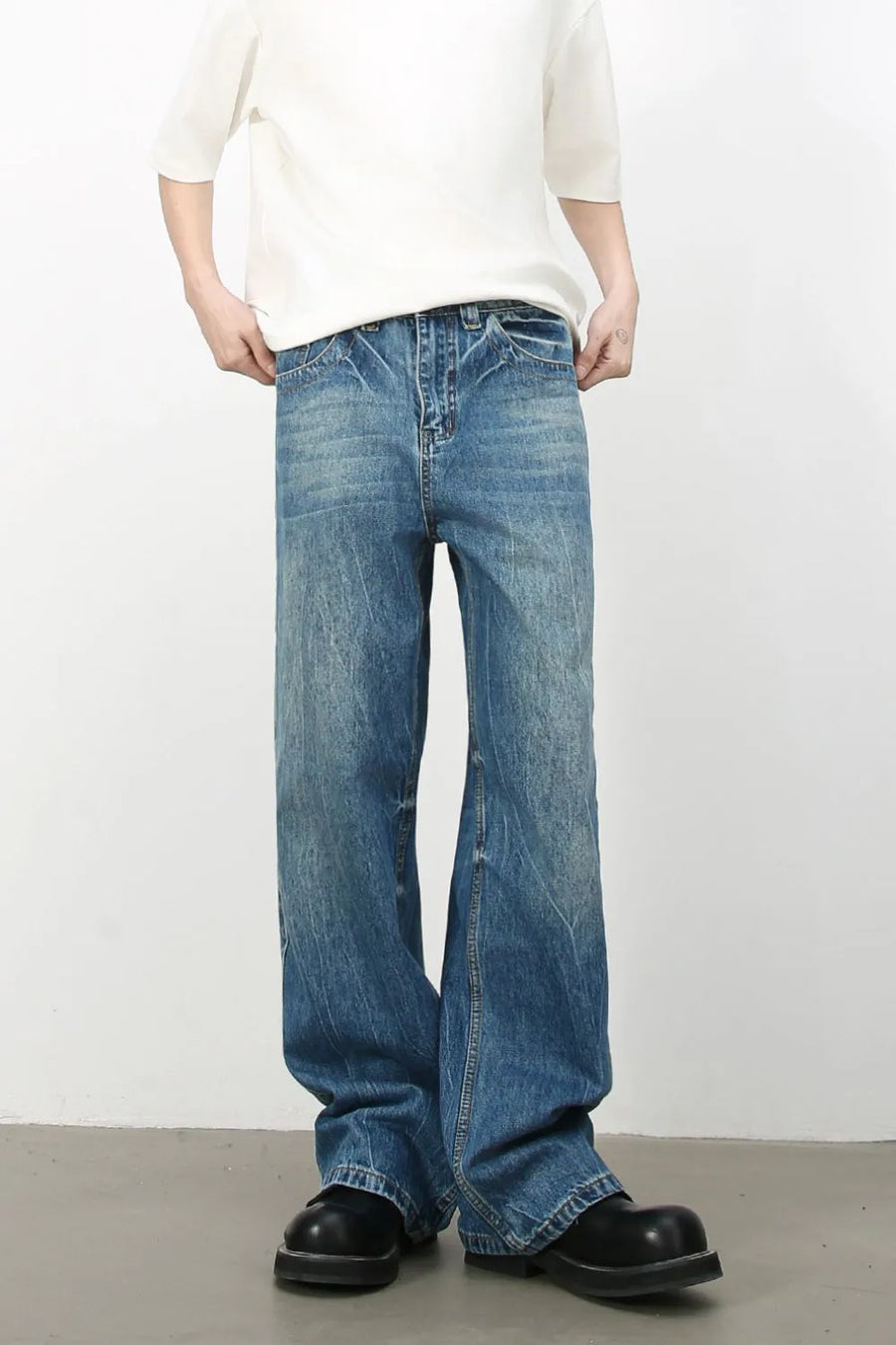 Baggy denim jeans in medium vintage wash with classic cat's whisker detailing.