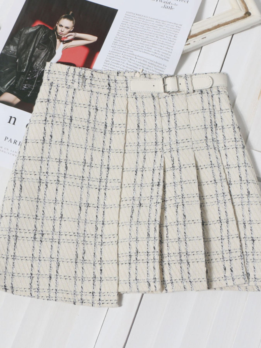 Ruched plaid mini skirt in beige with a white belt and buckle.