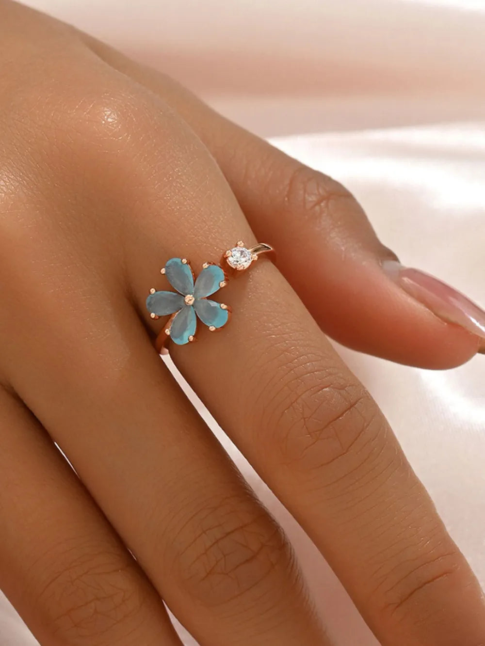 ring in ruby red with floral and 18K gold-plated