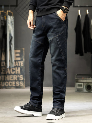 jeans in dark wash blue featuring pocketed and slim fit