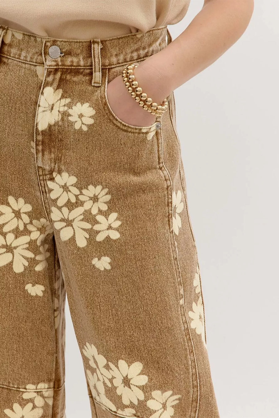 straight jeans featuring floral in Tan with 72% cotton, 26% polyester, 2% elastane Care instructions: Machine wash cold
