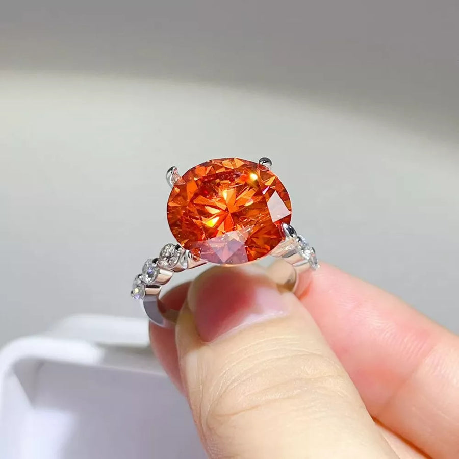 925 sterling silver,Moissanite Carat weight: 10ct Care instructions: Avoid weari ring in silver with fitted silhouette
