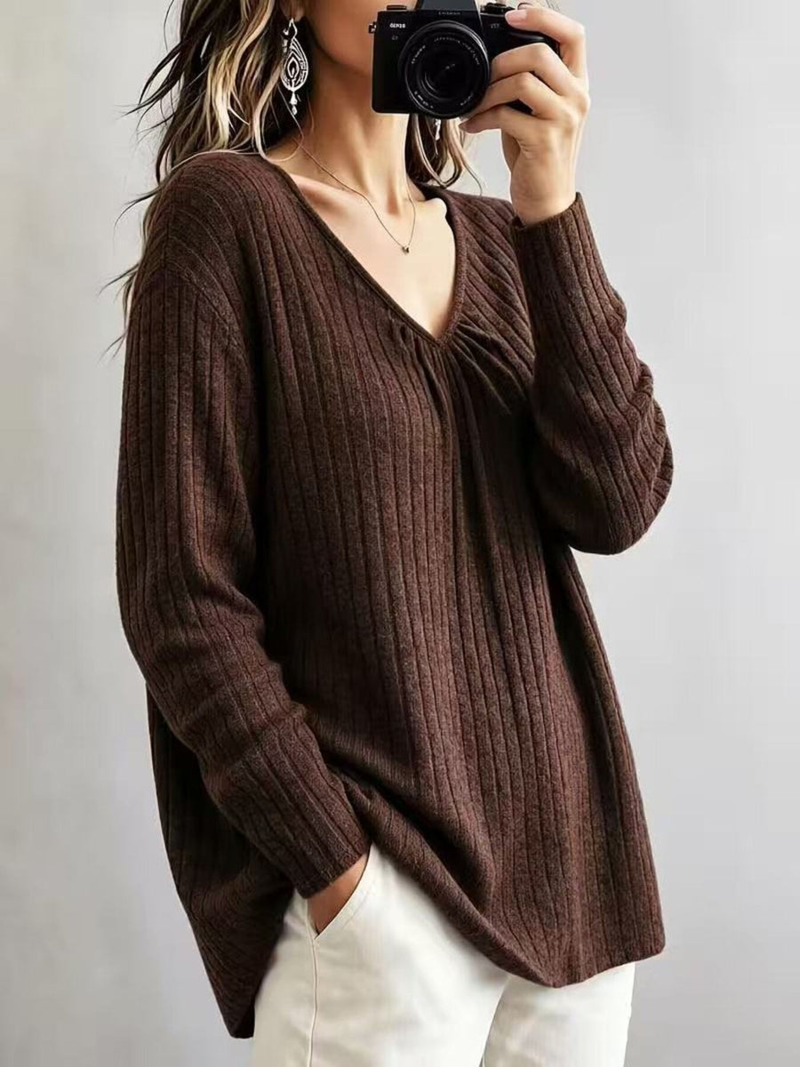 classic t-shirt in Burgundy with v-neck