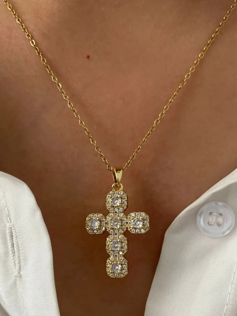 Stainless Steel,Copper,Zircon,14K gold-plated Care instructions: Avoid wearing d necklace in clear with regular silhouette
