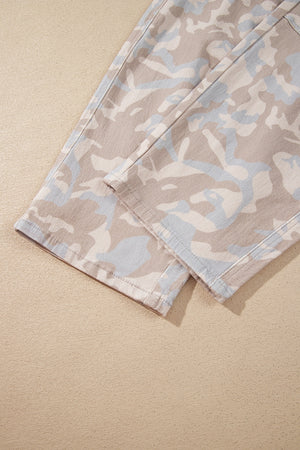 Camouflage Print Pocket Ankle-Length Barrel Jeans in Dust Storm