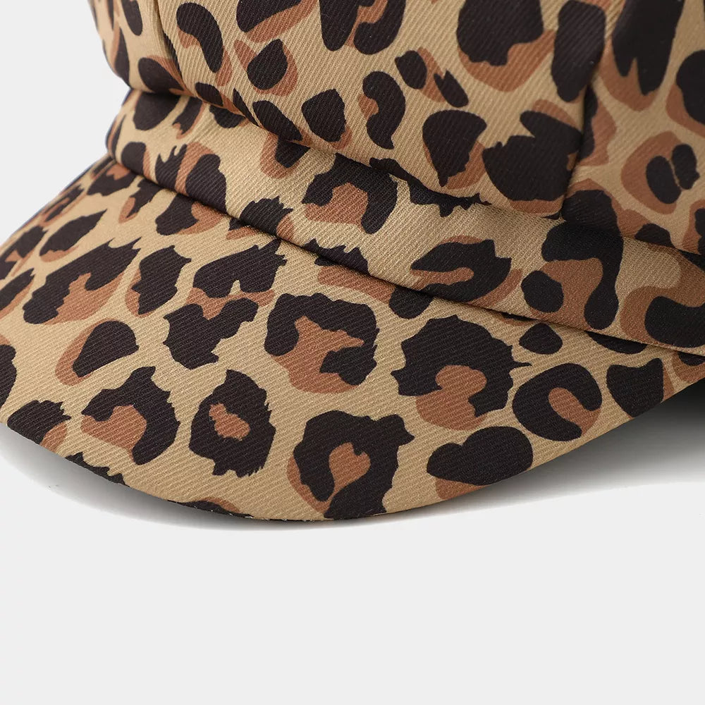 hat in white with cow-print and brim