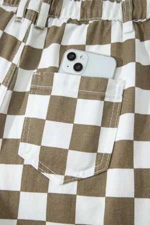 Chic checkered barrel pants in cotton denim with a phone in the pocket.