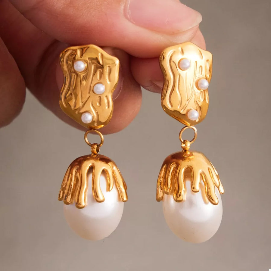 18k Gold-plated Synthetic Pearl Drop Earrings in white with drop design