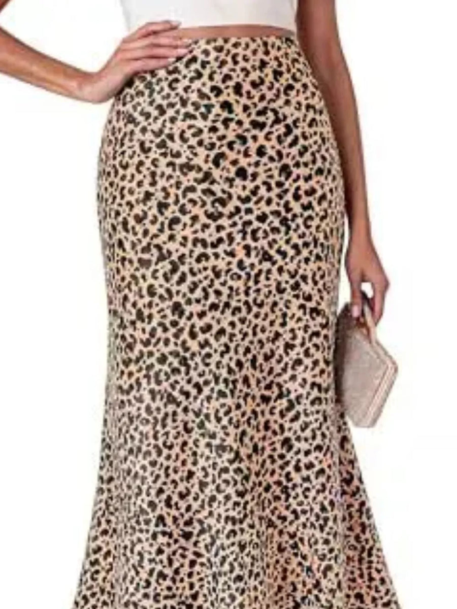 midi skirt in white with high-waisted and midi