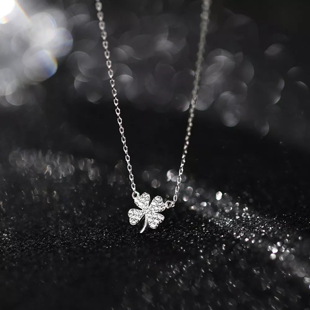 necklace in silver featuring zircon embellishment and delicate fit