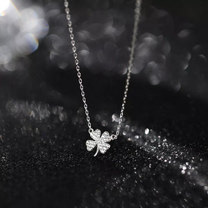 necklace in silver featuring zircon embellishment and delicate fit