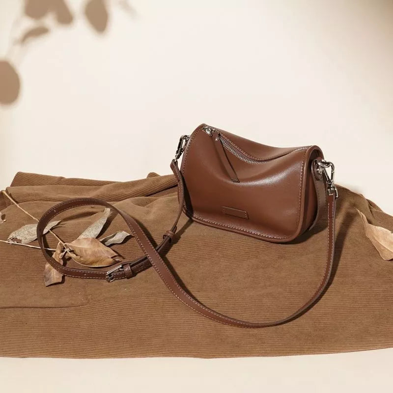 Caramel leather crossbody bag with adjustable strap and zipper detail