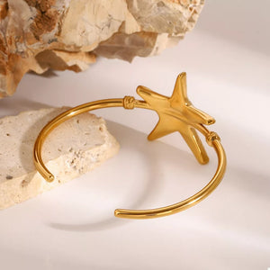bracelet featuring starfish motif in Gold with 18K Gold-Plated, Stainless Steel Care instructions: Avoid wearing during