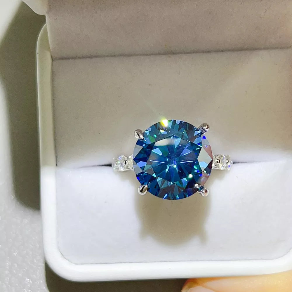 ring in deep blue featuring moissanite stone and jewelry fit