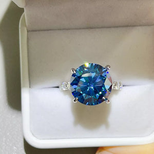 ring in deep blue featuring moissanite stone and jewelry fit
