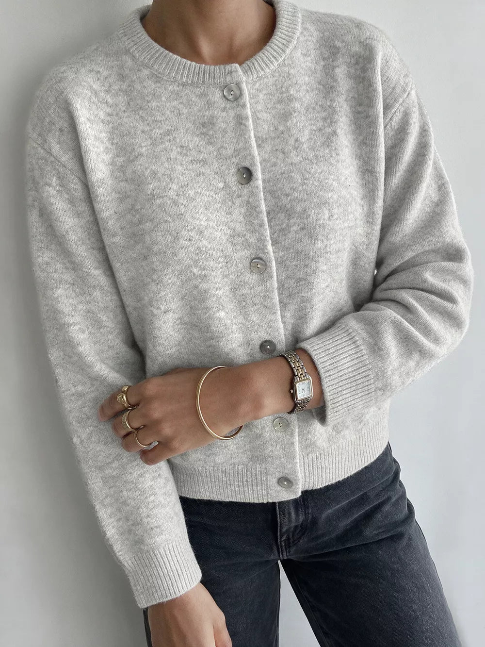 cardigan in light gray featuring buttoned and regular fit