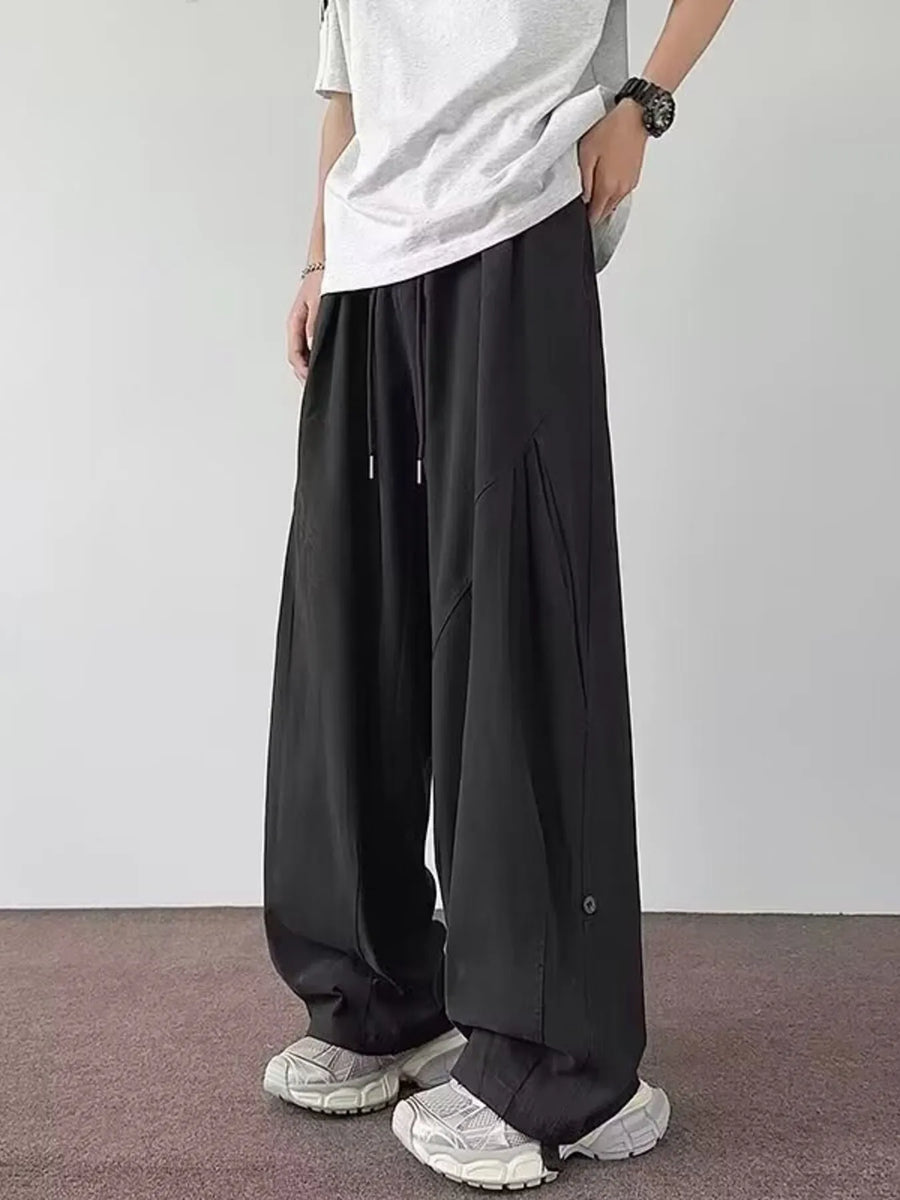 Black relaxed fit casual cargo pants with drawstring waist and wide leg.