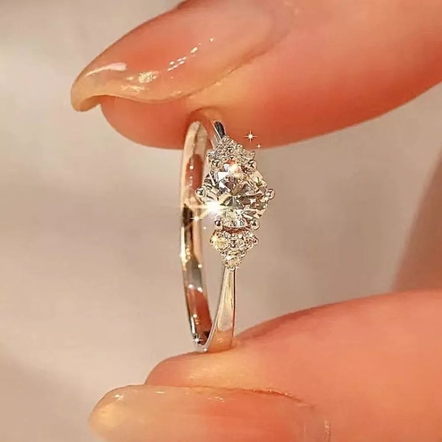 925 sterling silver,Moissanite Carat weight: 1ct Care instructions: Avoid wearin ring in clear with fitted silhouette