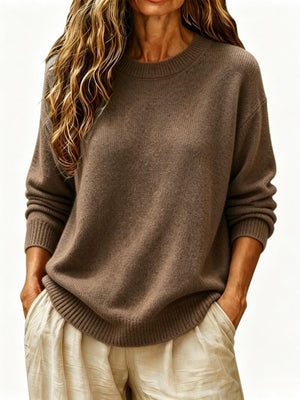 Black loose pullover sweater with round neck