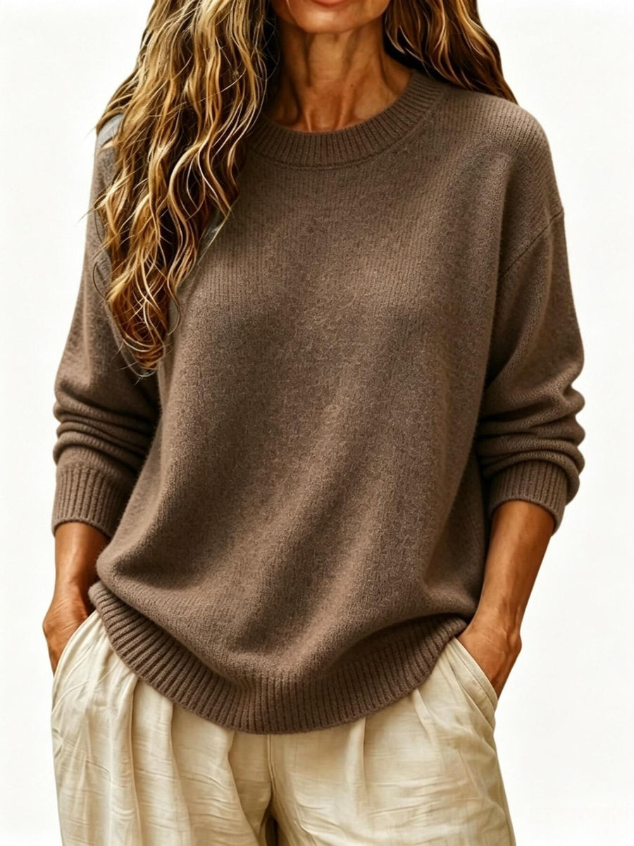 Black loose pullover sweater with round neck
