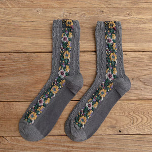 socks in dark gray featuring knit and fitted fit