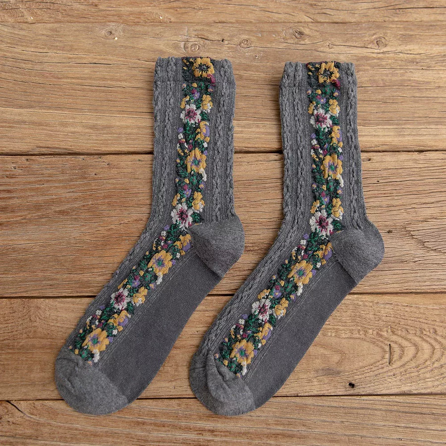 socks in dark gray featuring knit and fitted fit