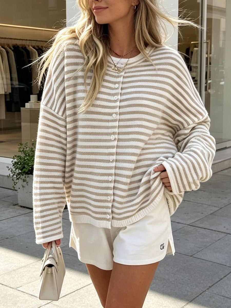 cardigan in Red with round neck and long sleeve