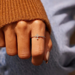 ring in silver featuring zircon embellishment and jewelry fit