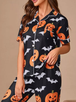 pajama set in white with buttoned and hip-length, full-length