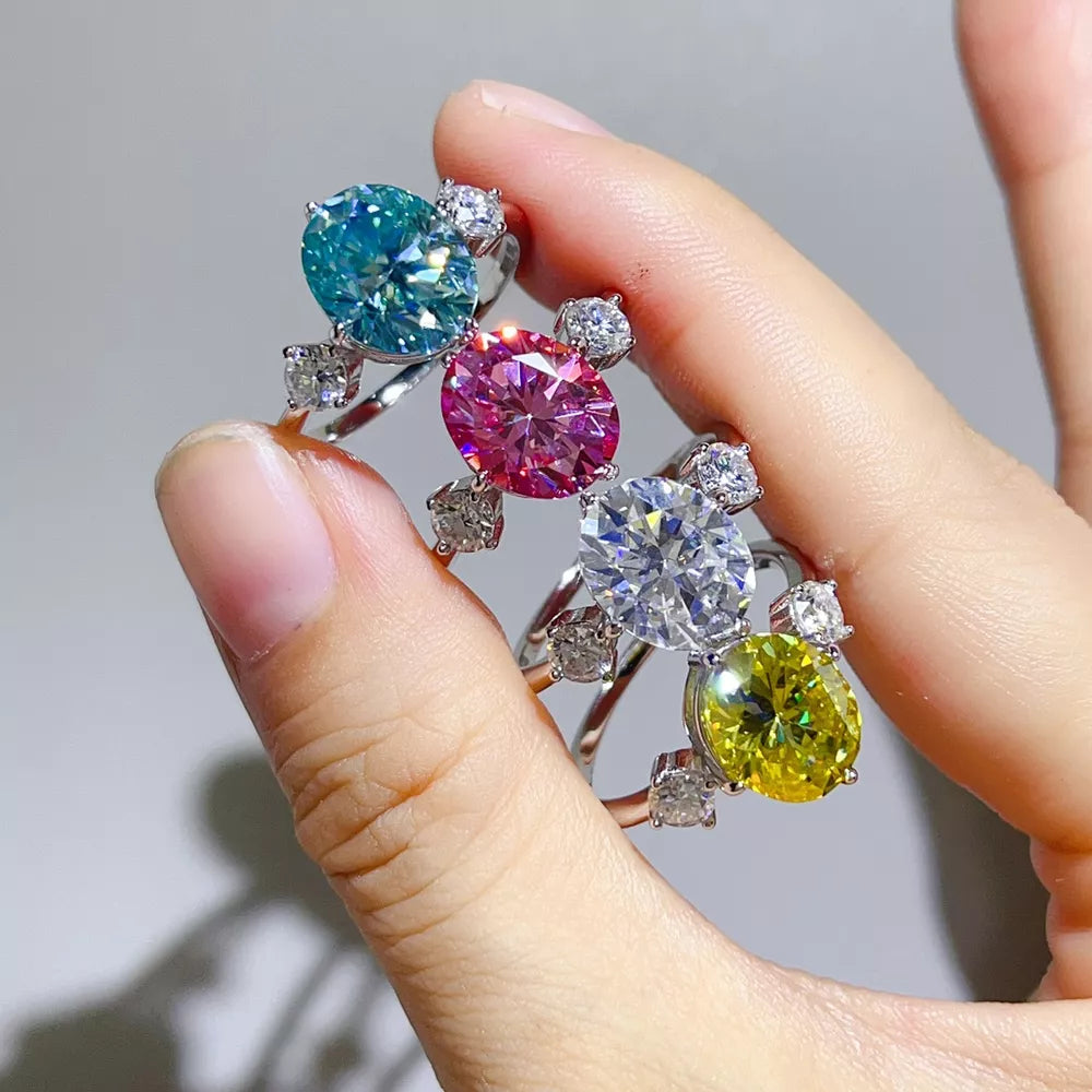 ring in silver featuring moissanite stones and fitted fit