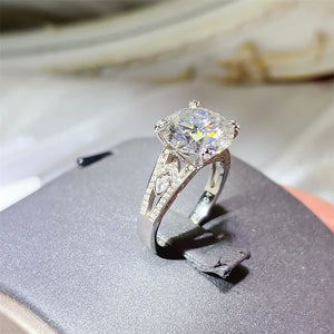 Platinum-Plated,925 sterling silver,Moissanite,Zircon (accent stones) Carat weig ring in clear with regular silhouette