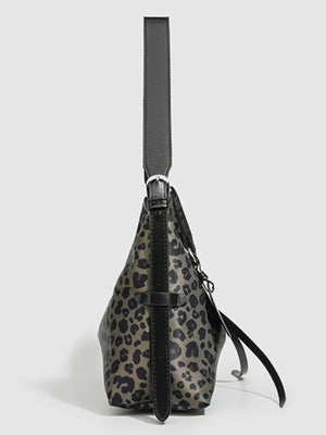 shoulder bag in black with leopard-print and shoulder strap