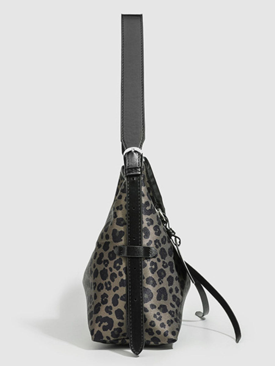 shoulder bag in black with leopard-print and shoulder strap